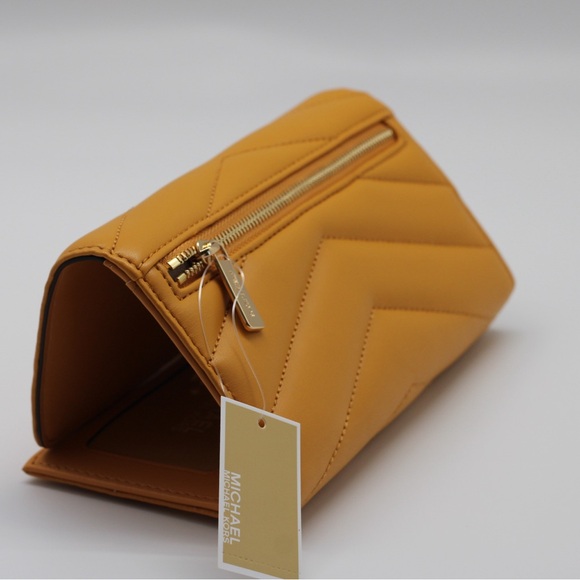 Michael Kors Trifold Wallet New - Picture 4 of 8